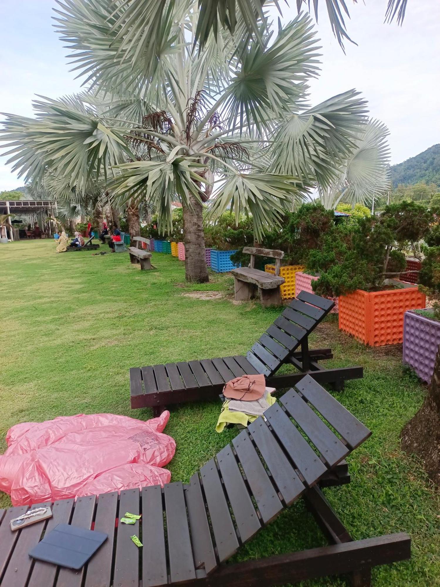 Glossy Marina Homestays Lumut Eksteriør billede