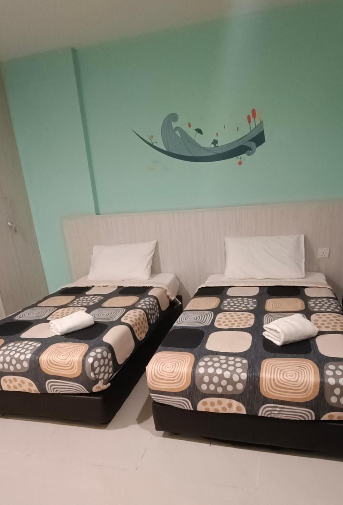 Glossy Marina Homestays Lumut Eksteriør billede